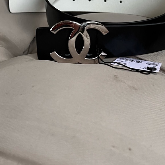 CHANEL ❤️🔥❤️🔥NEW CC LOGO REVERSIBLE BLACK AND WHITE LEATHER BELT Size 80 - Picture 14 of 16